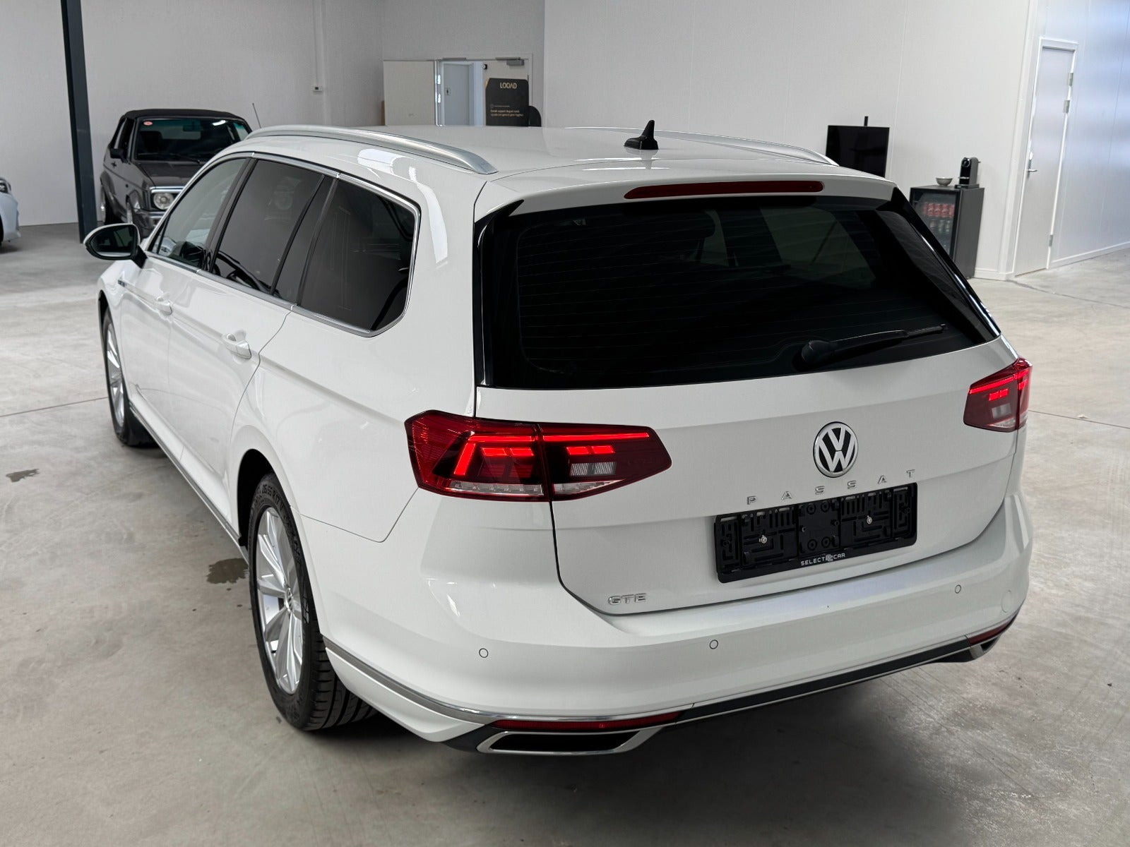 Hvid VW Passat fra 2020