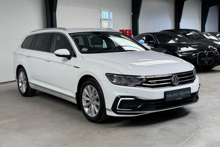 Hvid VW Passat fra 2020