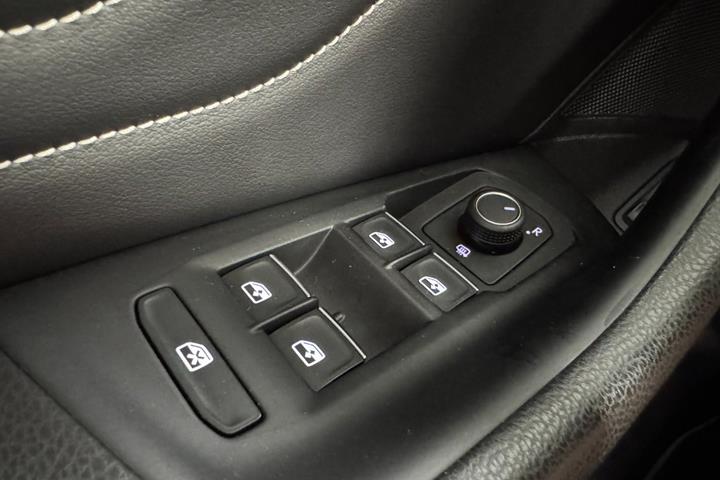 Hvid VW Passat fra 2020