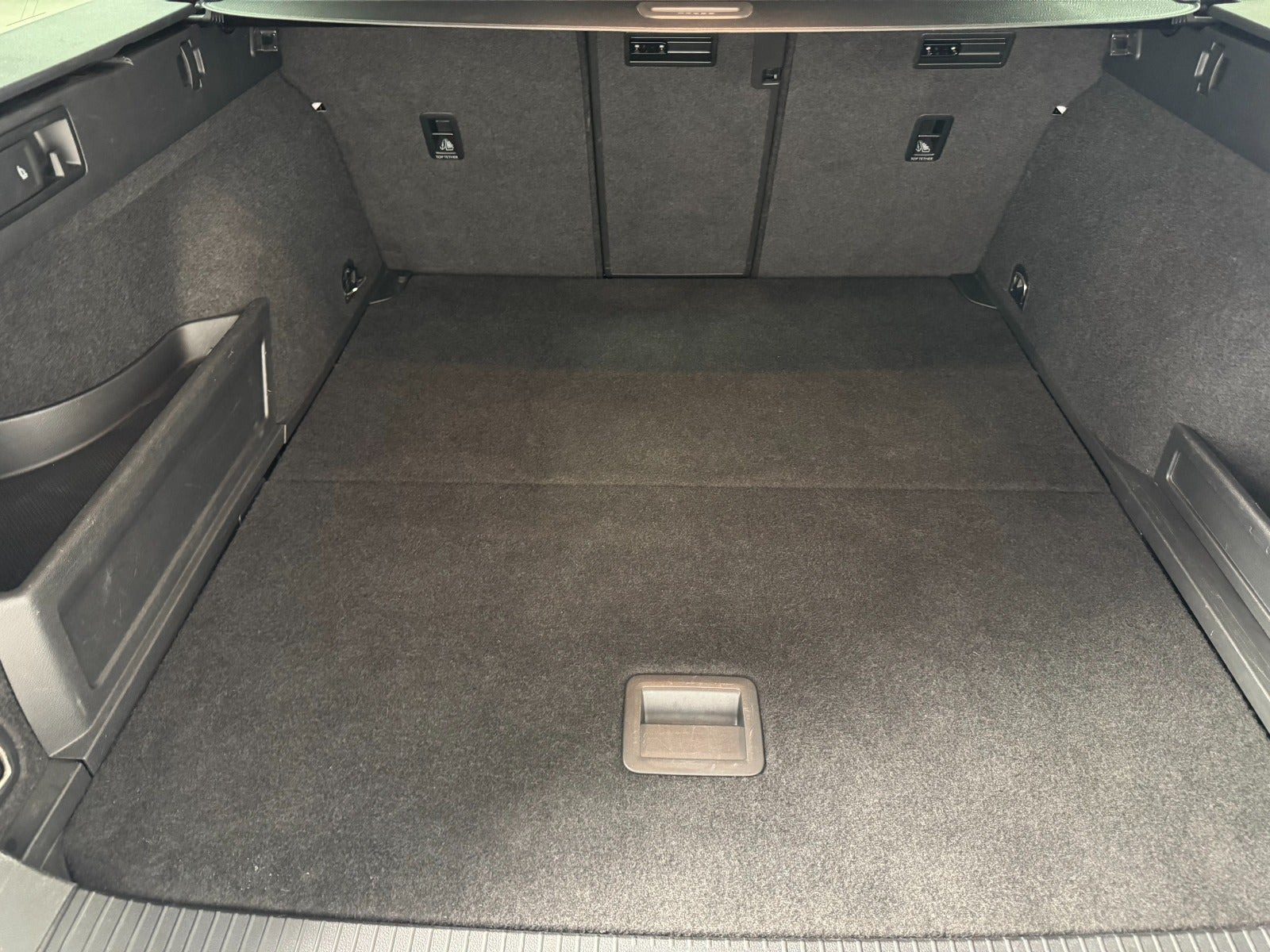 Hvid VW Passat fra 2020