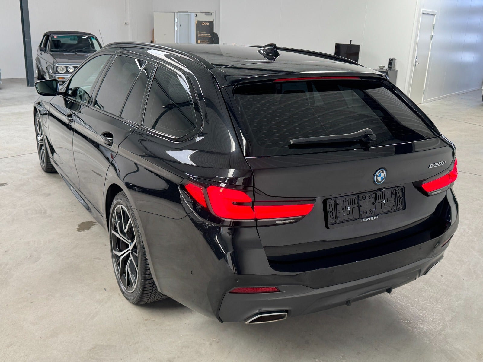 Sort BMW 530e fra 2022
