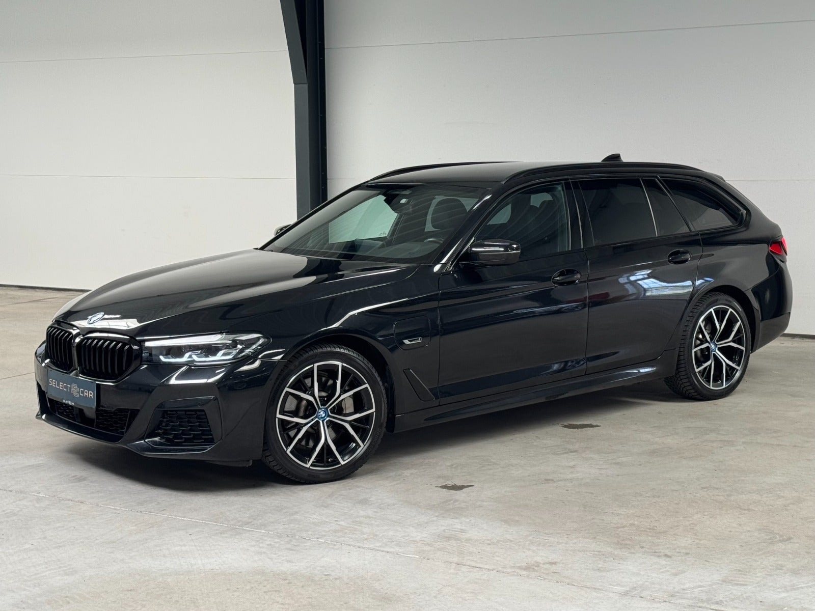 Sort BMW 530e fra 2022