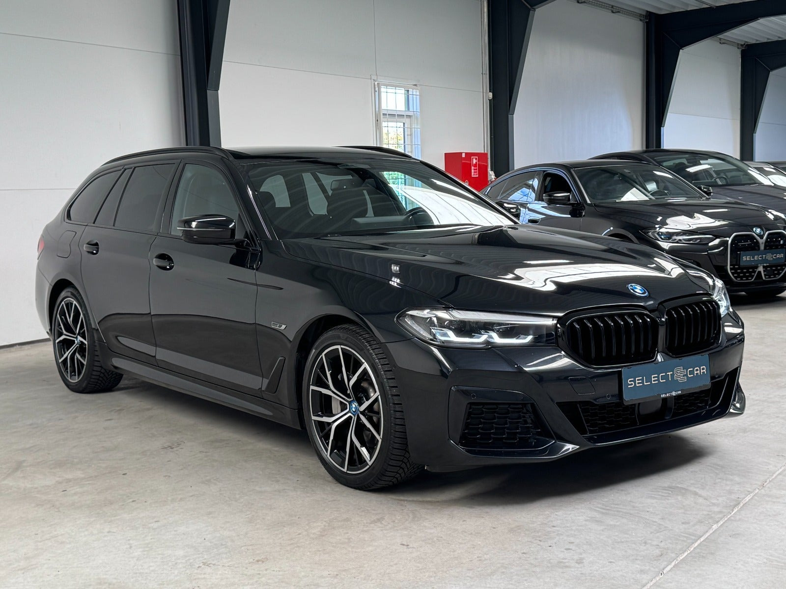 Sort BMW 530e fra 2022