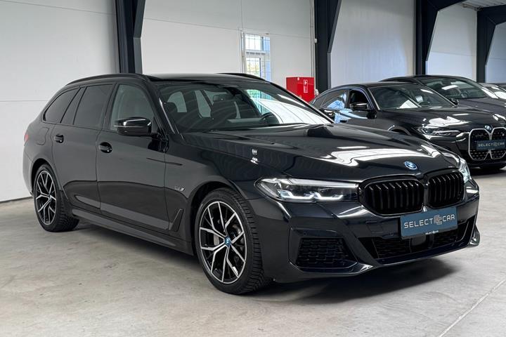 Sort BMW 530e fra 2022