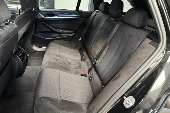 Sort BMW 530e fra 2022
