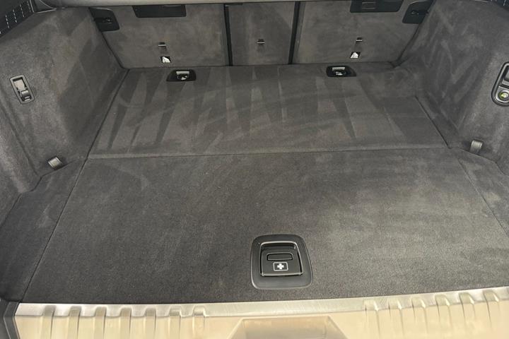 Sort BMW 530e fra 2022