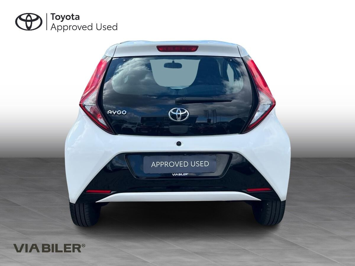 Hvid Toyota Aygo fra 2018
