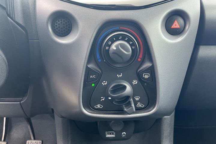 Hvid Toyota Aygo fra 2018