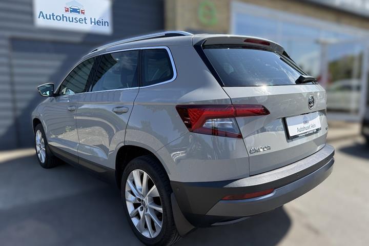 Grå Skoda Karoq fra 2018