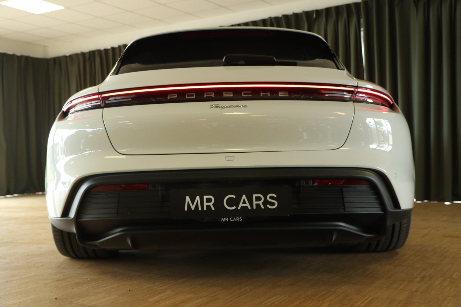 Grøn Porsche Taycan fra 2023