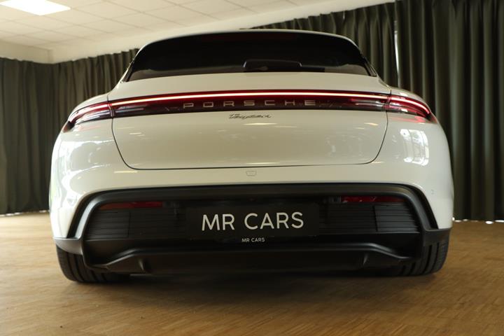 Grøn Porsche Taycan fra 2023