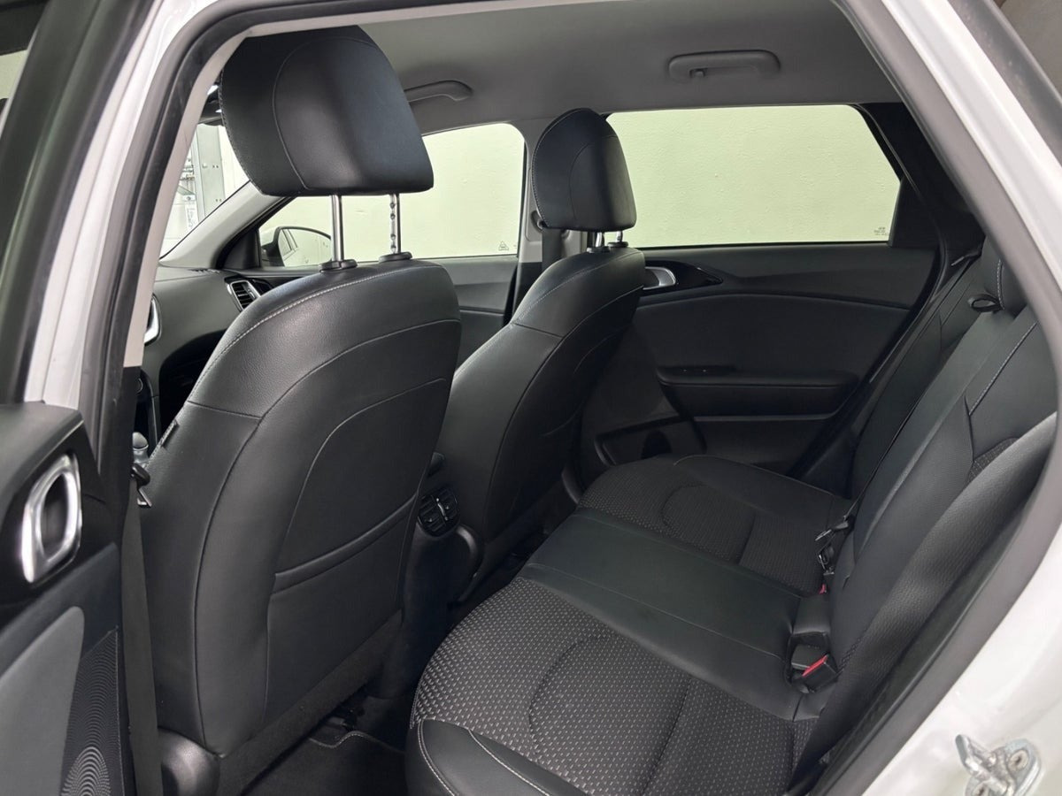 Hvid Kia Ceed fra 2020