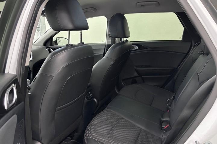 Hvid Kia Ceed fra 2020