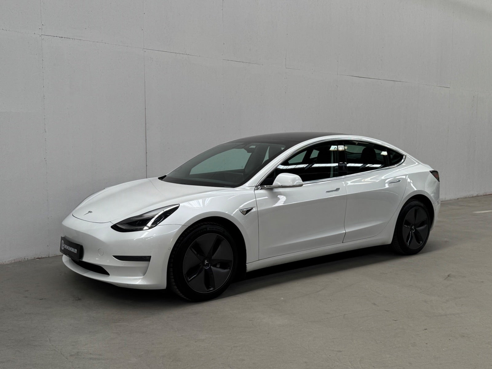 Hvid Tesla Model 3 fra 2020