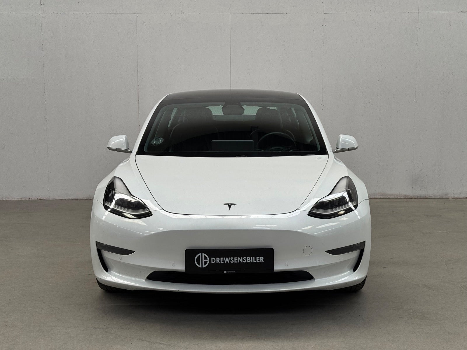 Hvid Tesla Model 3 fra 2020