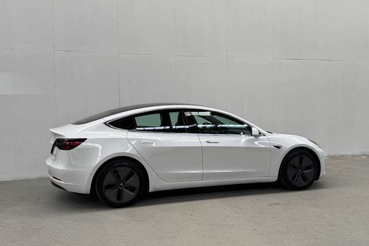 Hvid Tesla Model 3 fra 2020