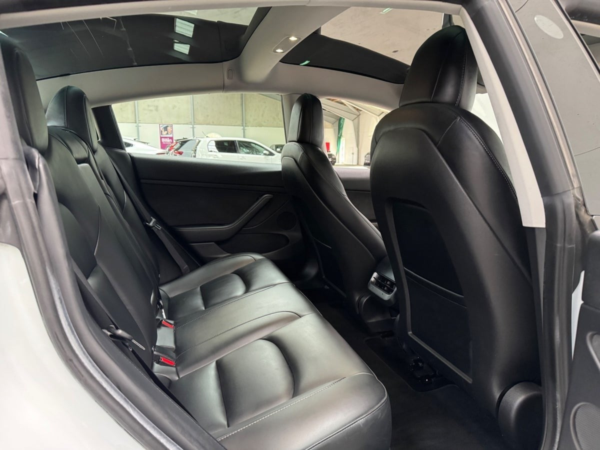 Hvid Tesla Model 3 fra 2020