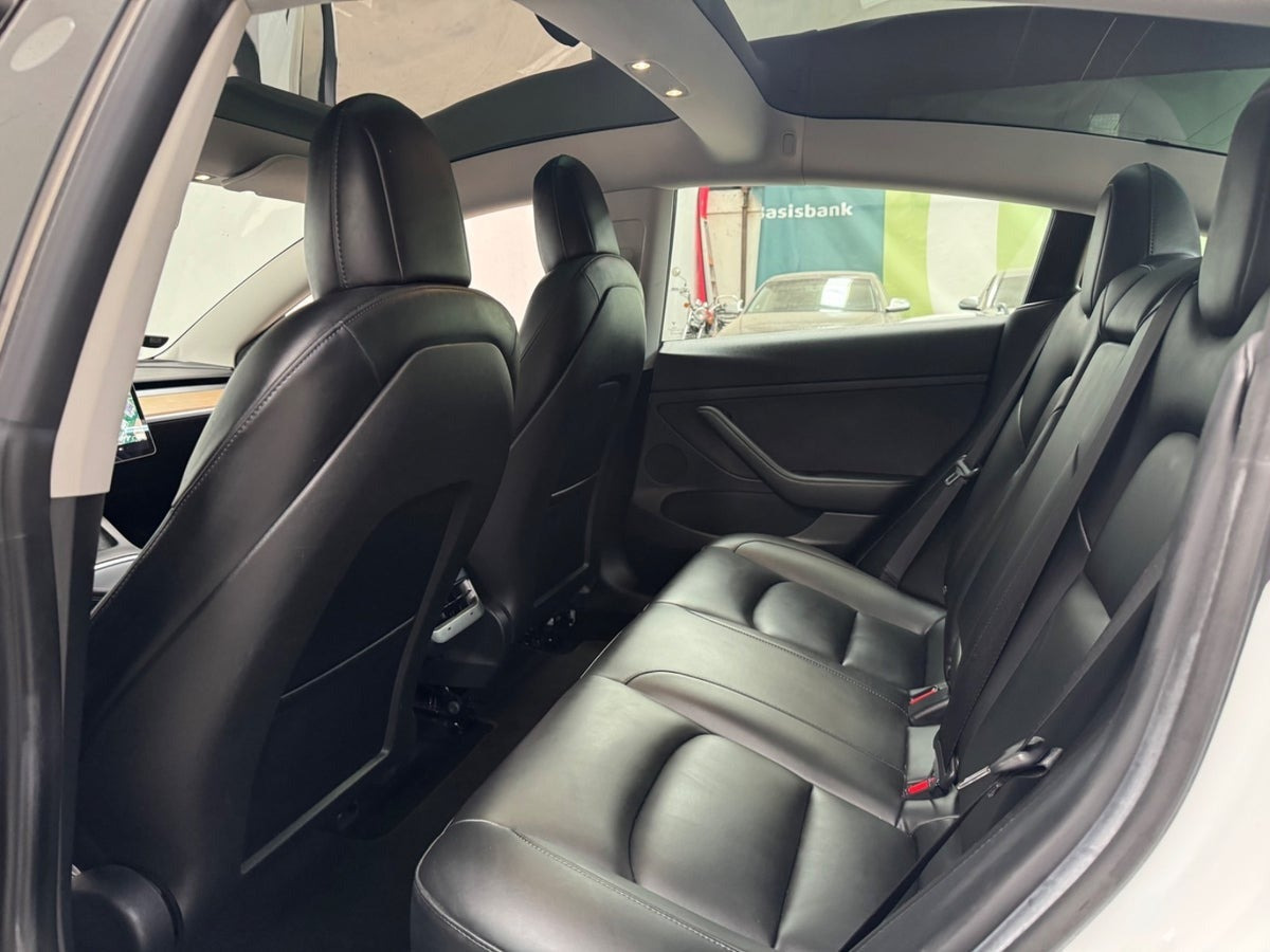 Hvid Tesla Model 3 fra 2020