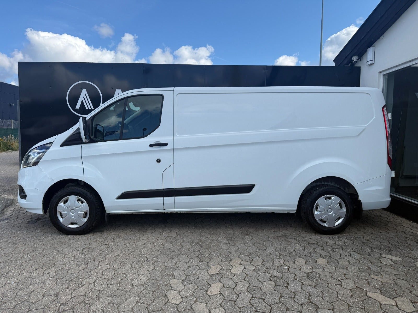 Hvid Ford Transit Custom 300 L2 fra 2022