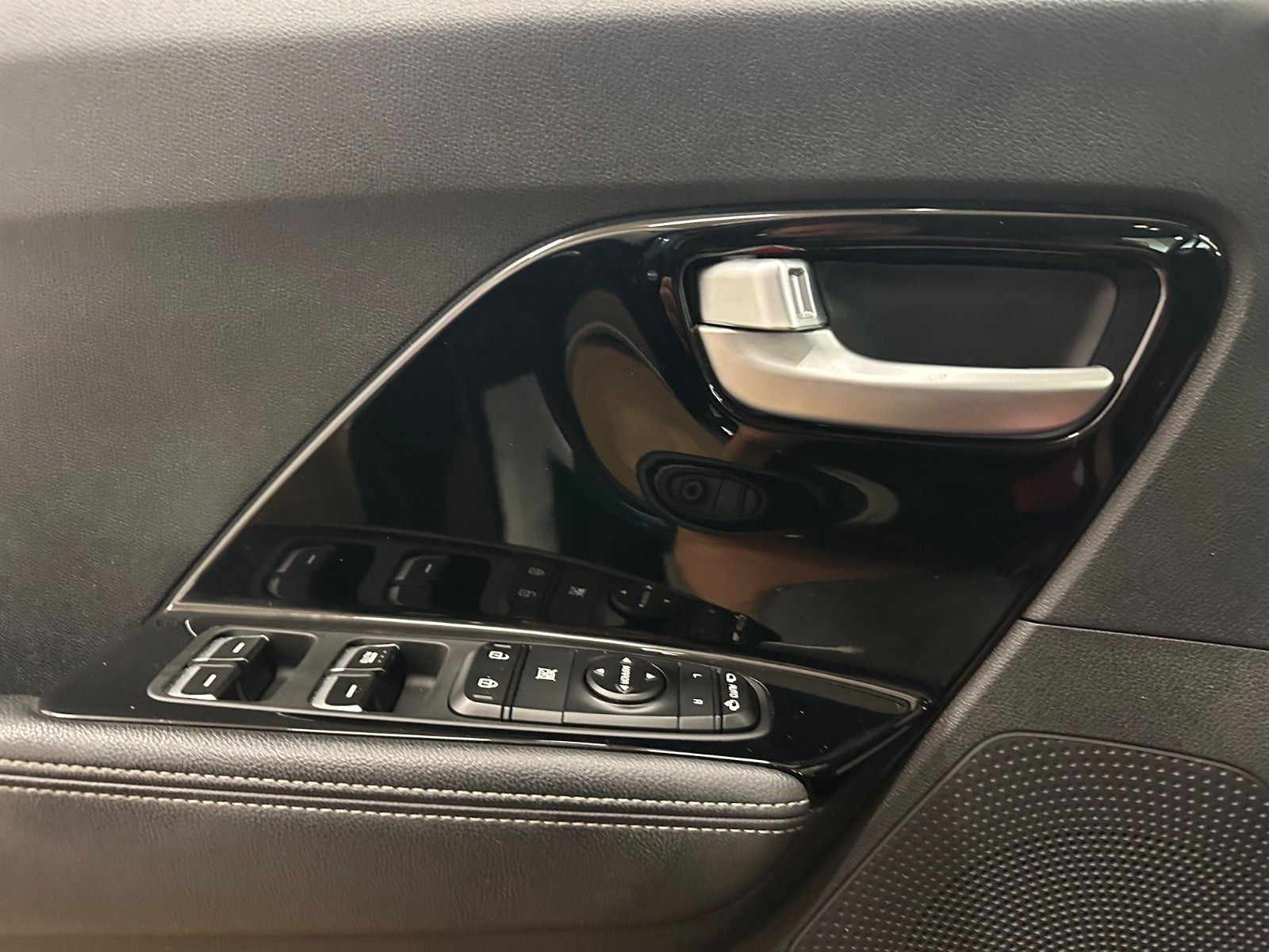Blå Kia Niro fra 2018