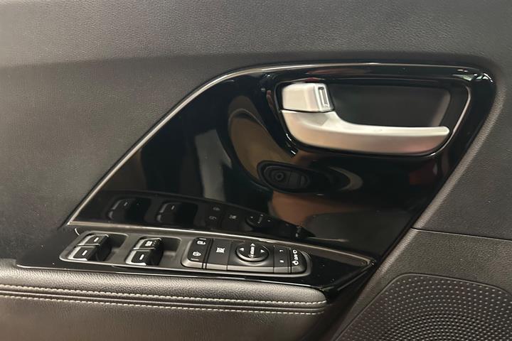 Blå Kia Niro fra 2018