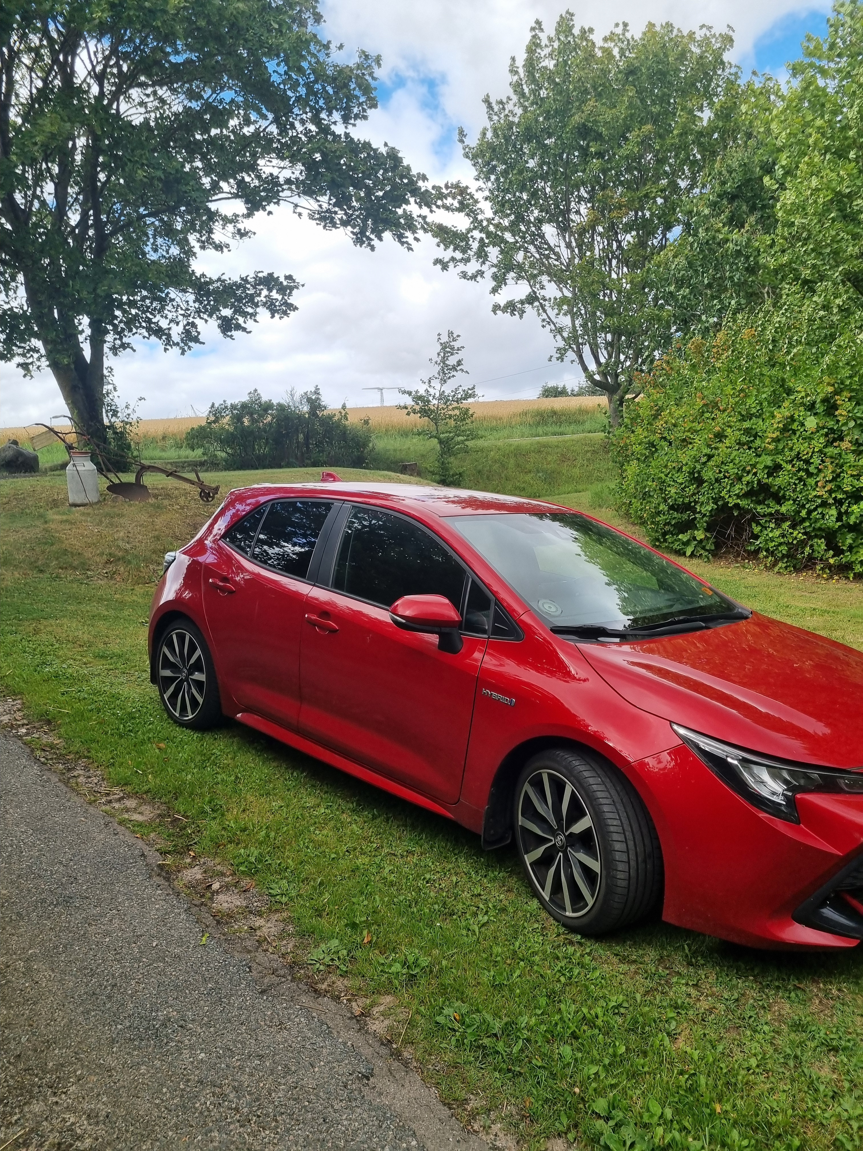 Rød Toyota Corolla fra 2021
