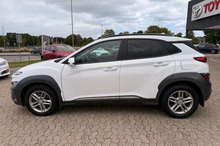 Hvid Hyundai Kona fra 2023
