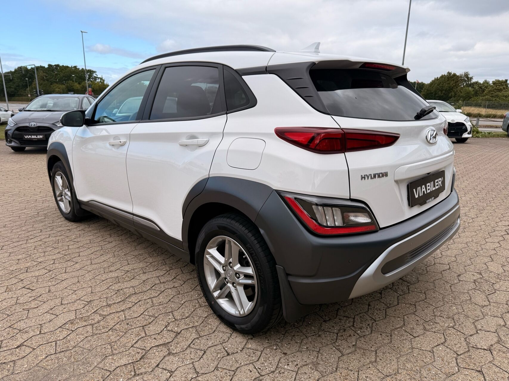 Hvid Hyundai Kona fra 2023