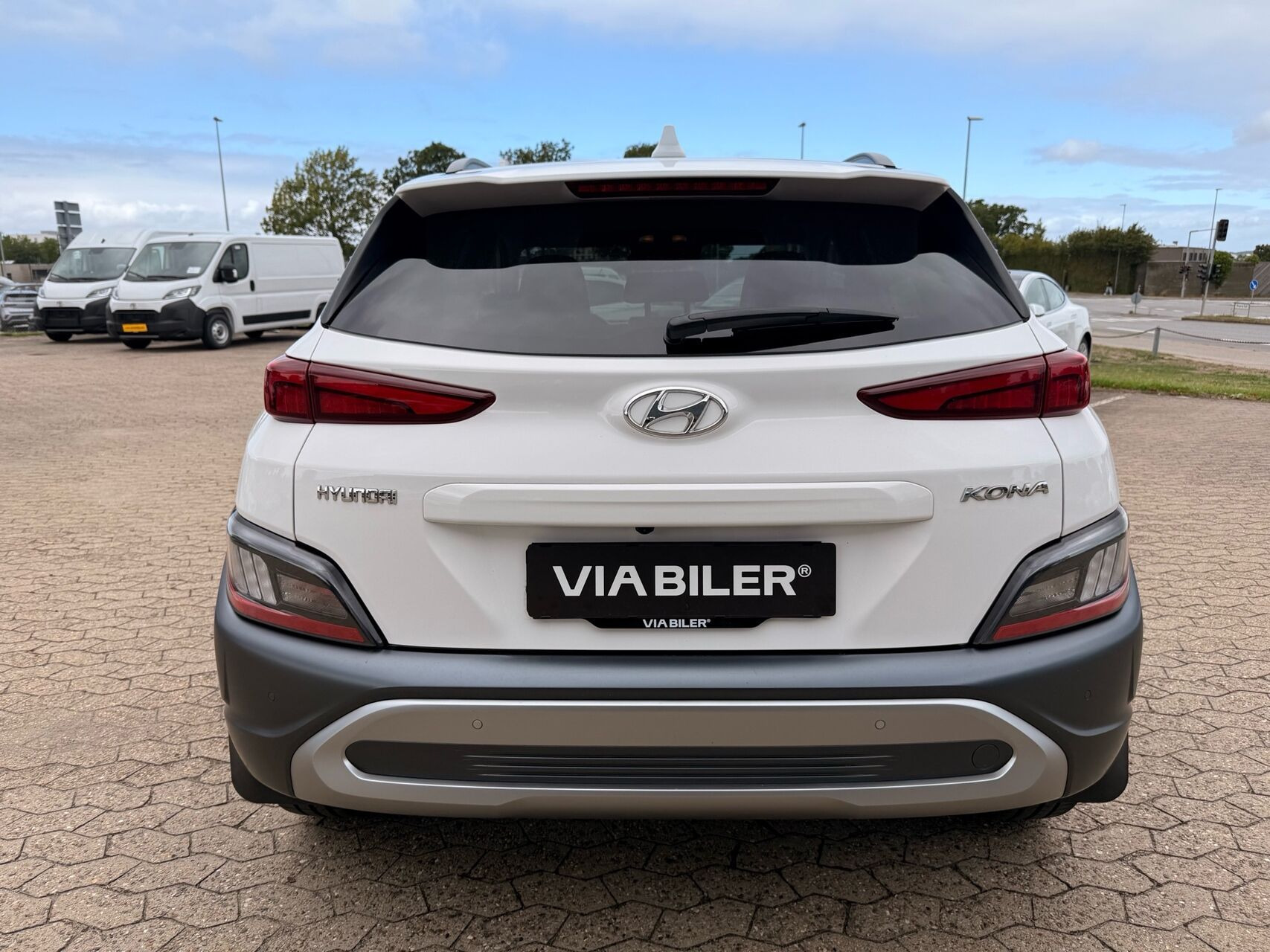 Hvid Hyundai Kona fra 2023