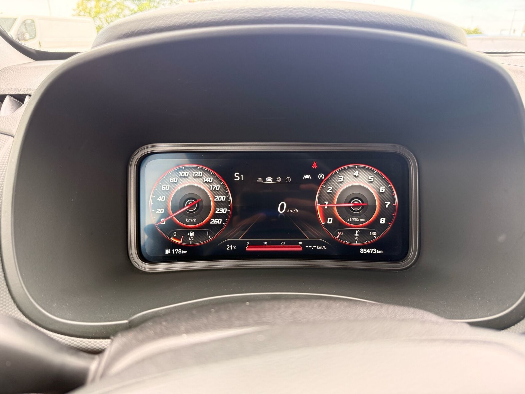 Hvid Hyundai Kona fra 2023