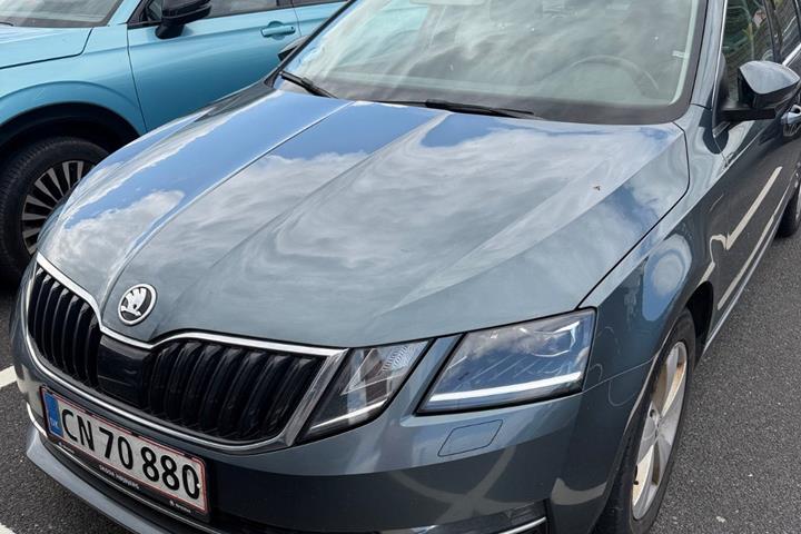 Grå Skoda Octavia fra 2020