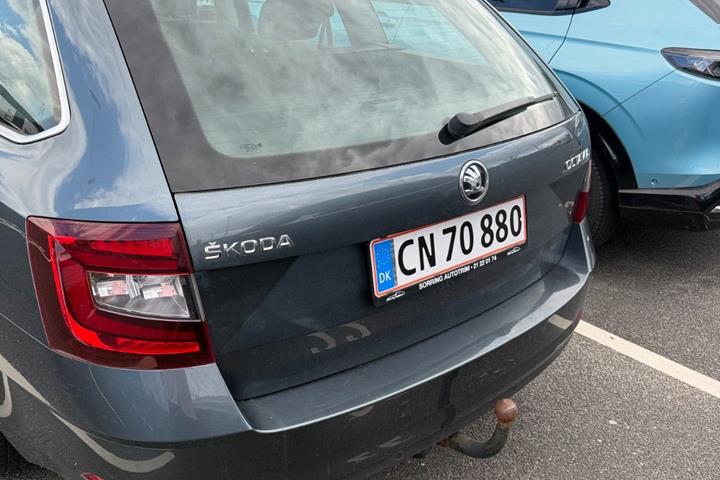 Grå Skoda Octavia fra 2020