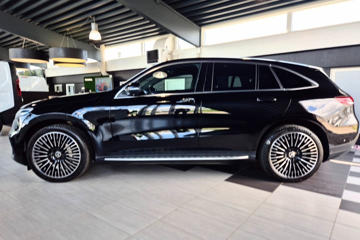 Sort Mercedes EQC400 fra 2023