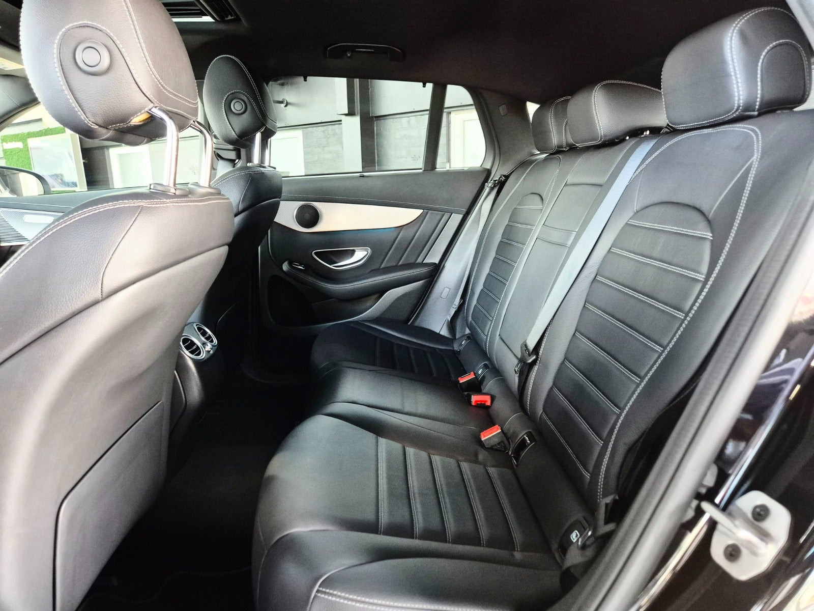 Sort Mercedes EQC400 fra 2023