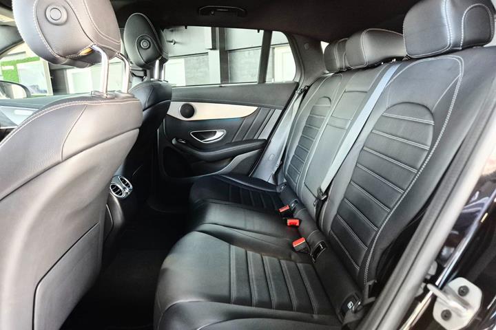 Sort Mercedes EQC400 fra 2023