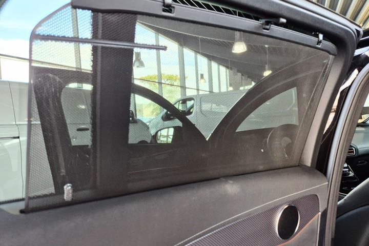 Sort Mercedes EQC400 fra 2023