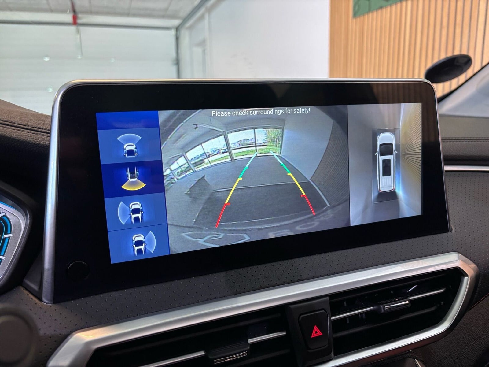 Grå Maxus Euniq5 fra 2021