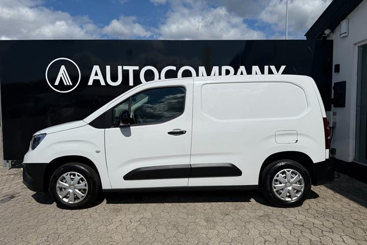 Hvid Opel Combo fra 2023