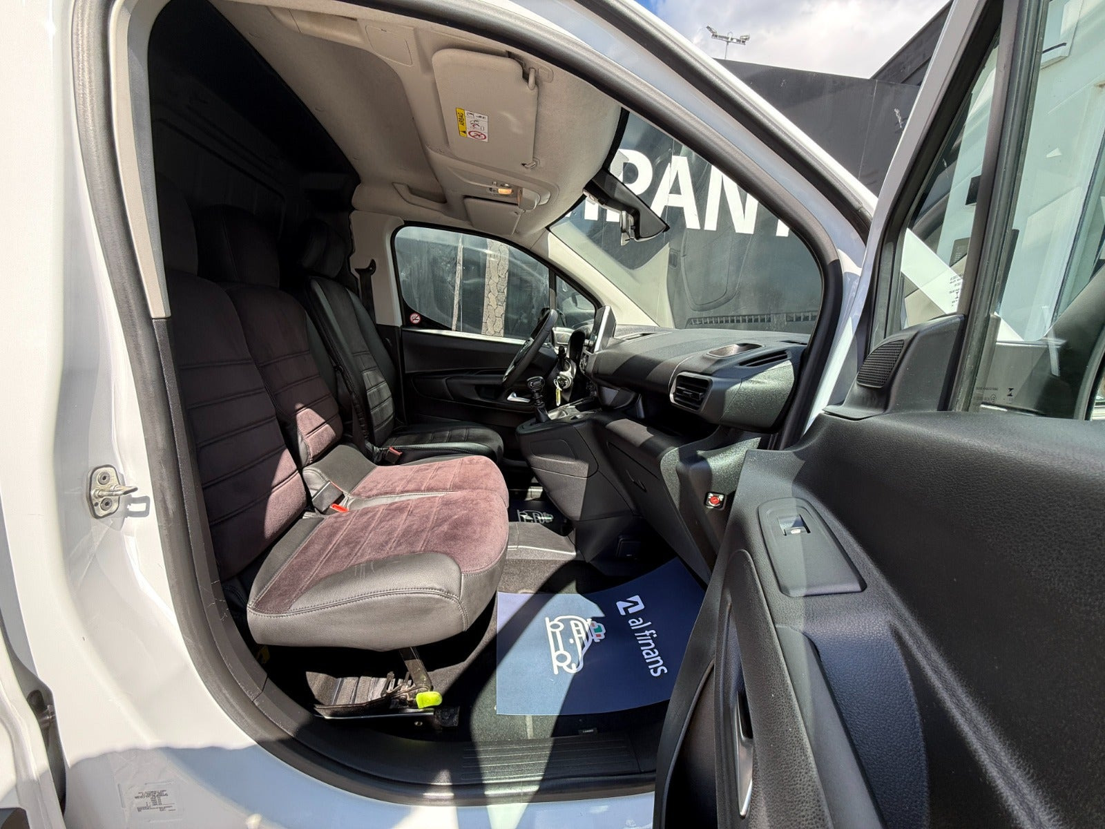 Hvid Opel Combo fra 2023