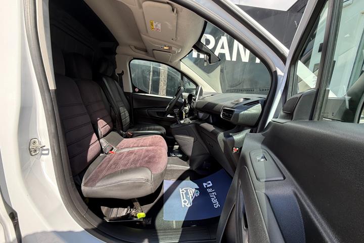 Hvid Opel Combo fra 2023
