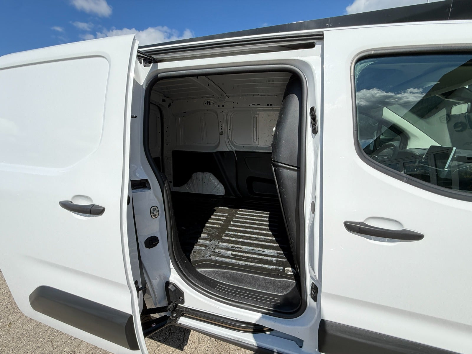 Hvid Opel Combo fra 2023