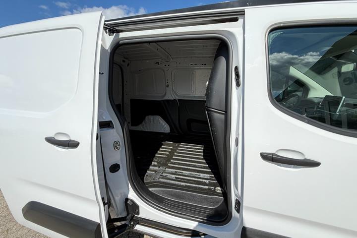 Hvid Opel Combo fra 2023