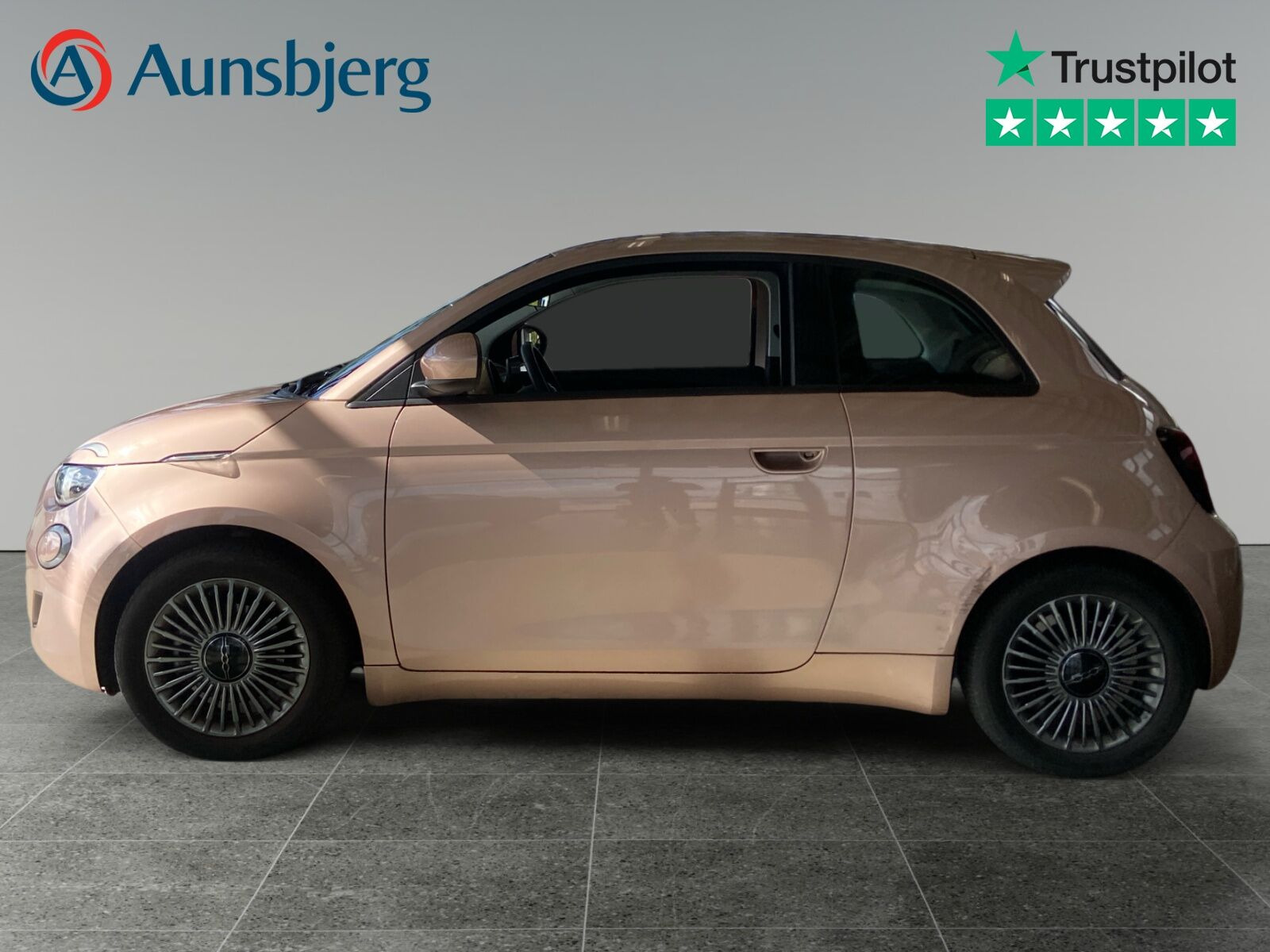 Pink Fiat 500e fra 2022