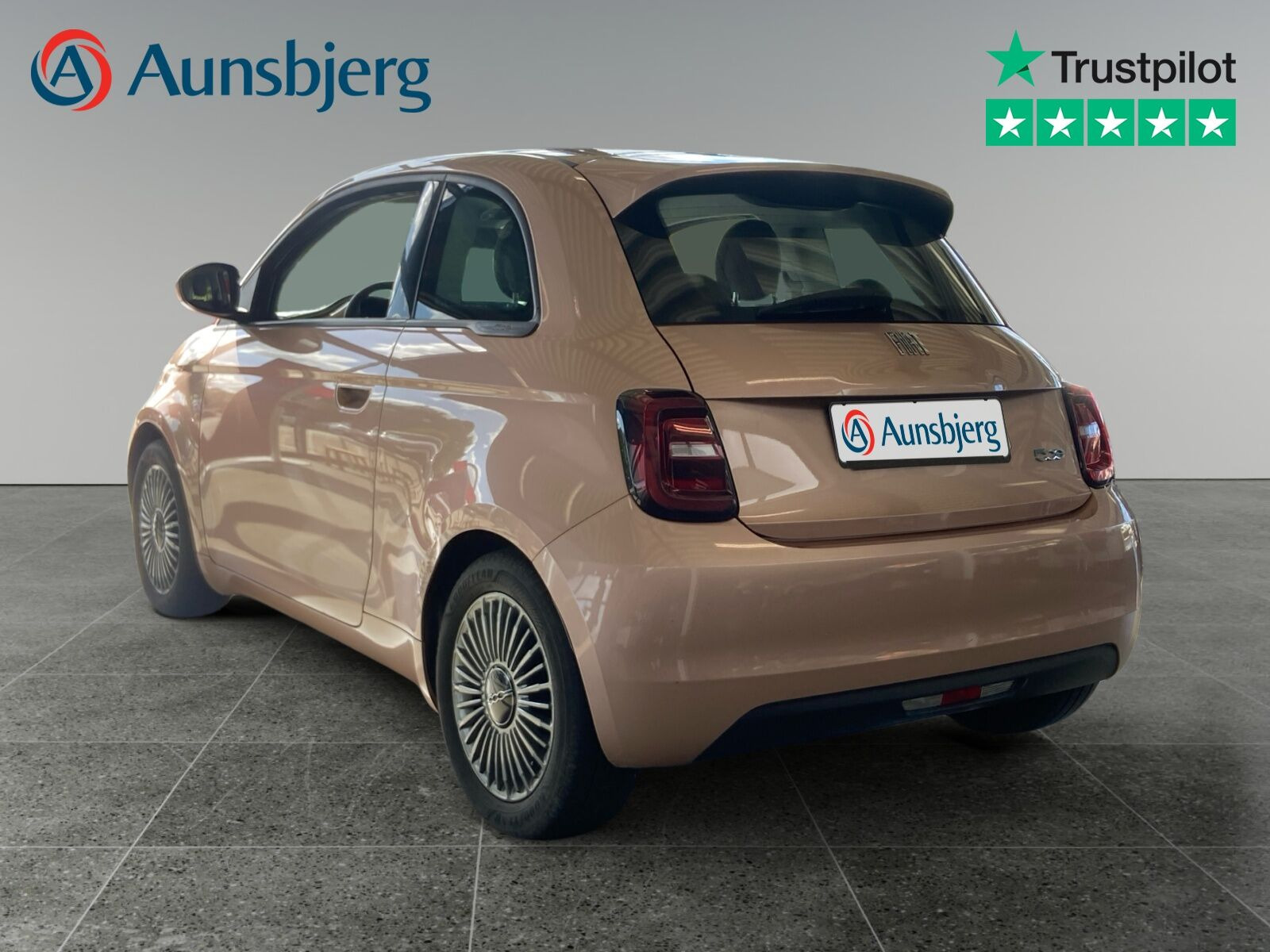 Pink Fiat 500e fra 2022