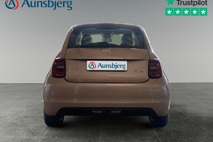 Pink Fiat 500e fra 2022