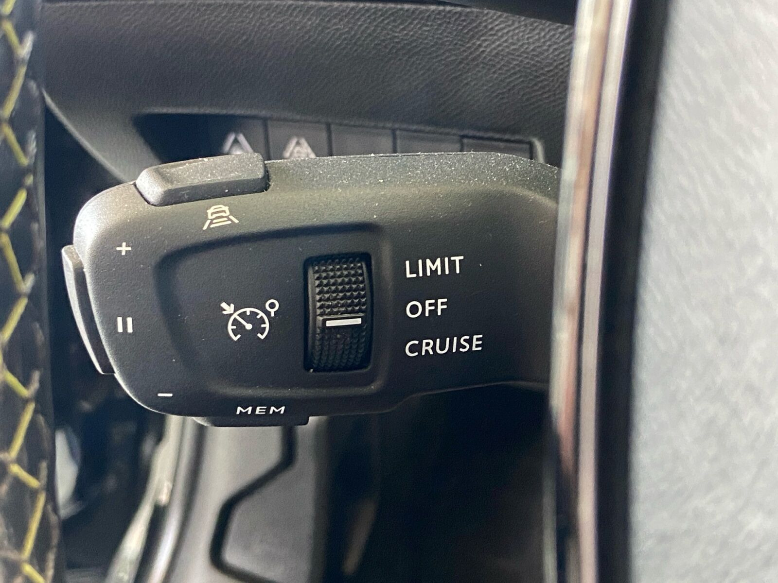 Sort Peugeot e-208 fra 2021