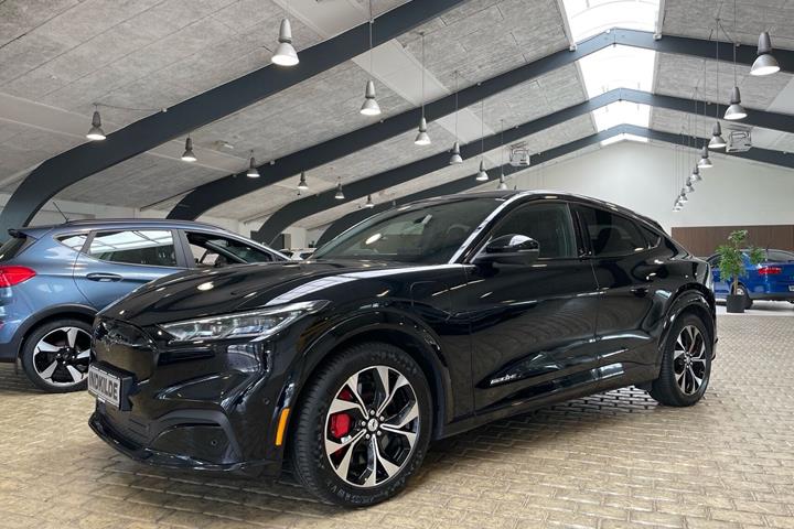 Sort Ford Mustang Mach-E fra 2023