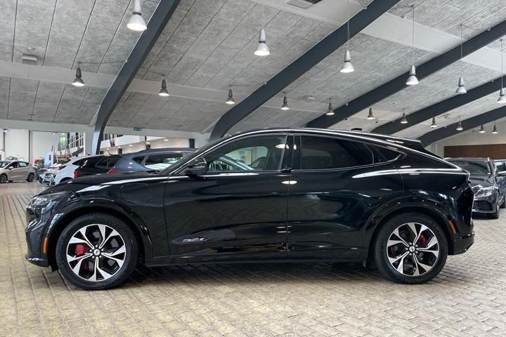 Sort Ford Mustang Mach-E fra 2023