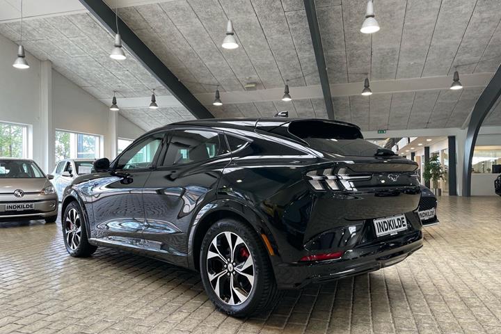 Sort Ford Mustang Mach-E fra 2023