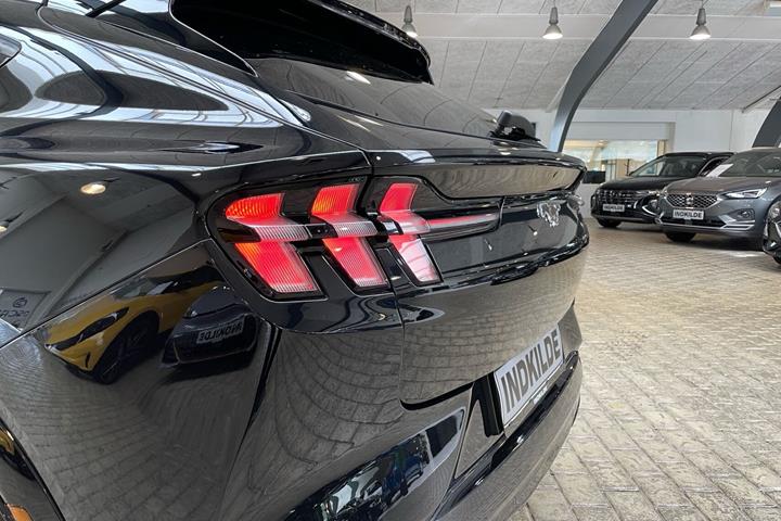Sort Ford Mustang Mach-E fra 2023
